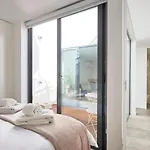 Charming House With Terrace In Lisbon.wifi. Lissabon