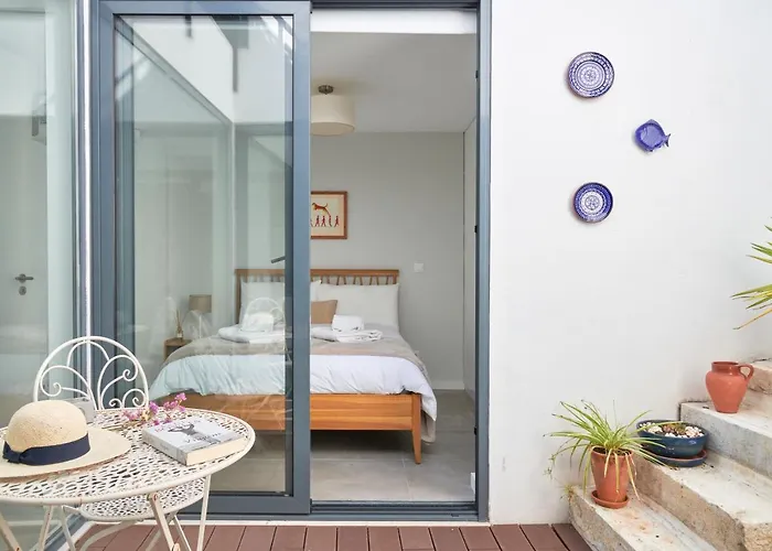 Вилла Charming House With Terrace In Lisbon.wifi. Лиссабон