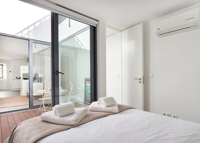 Charming House With Terrace In Lisbon.wifi. Лиссабон