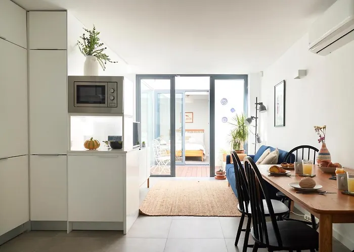 Вилла Charming House With Terrace In Lisbon.wifi.