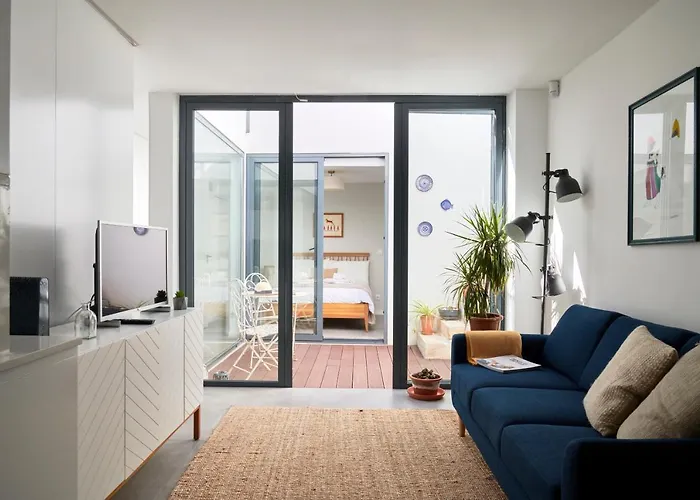 Charming House With Terrace In Lisbon.wifi. Вилла Лиссабон